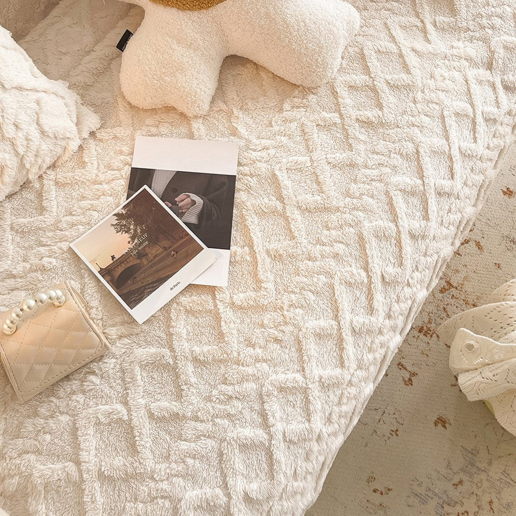 Diamond-Grid Plush Throw Blanket