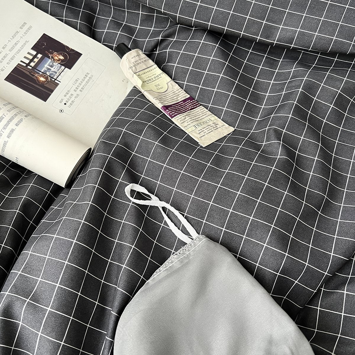 Minimalist Grey Grid Bedding Set